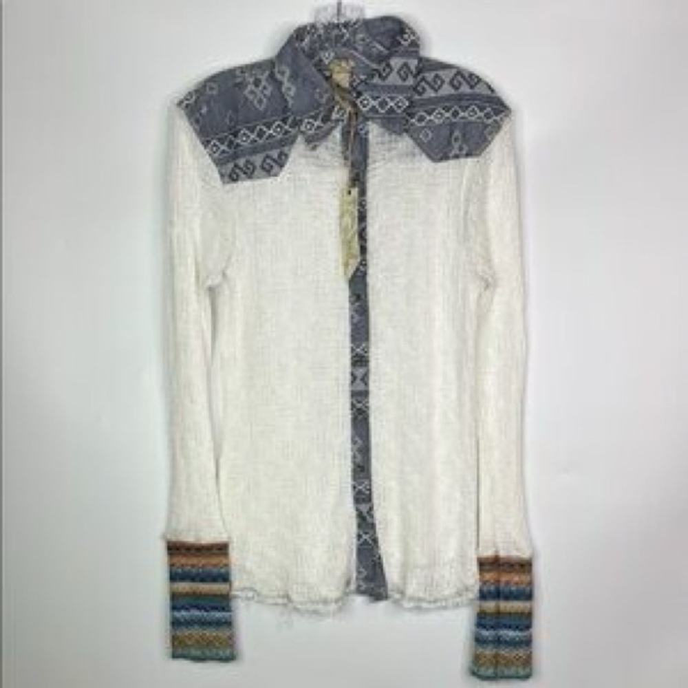 Gimmicks Women's shirt with Patterned Accents